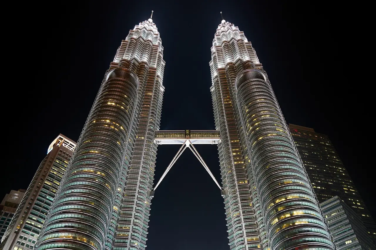 Petronas to Raise Malaysia Dividend 19% to $7.8 Billion for 2027